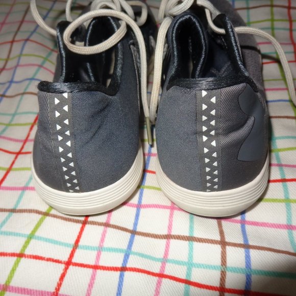 Under Armour Youth Athletic GRAY Running Shoes GIRLS/ BOYS Size US 6Y - Picture 3 of 7